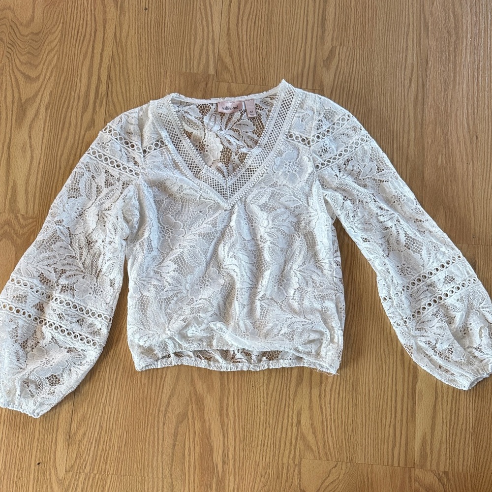 Elegant White Lace Women's Top